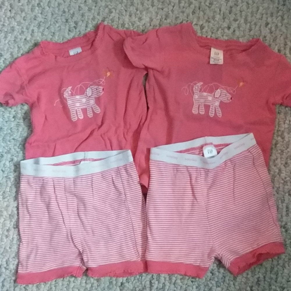 Baby Gap girls short pajamas with appliqued doggie